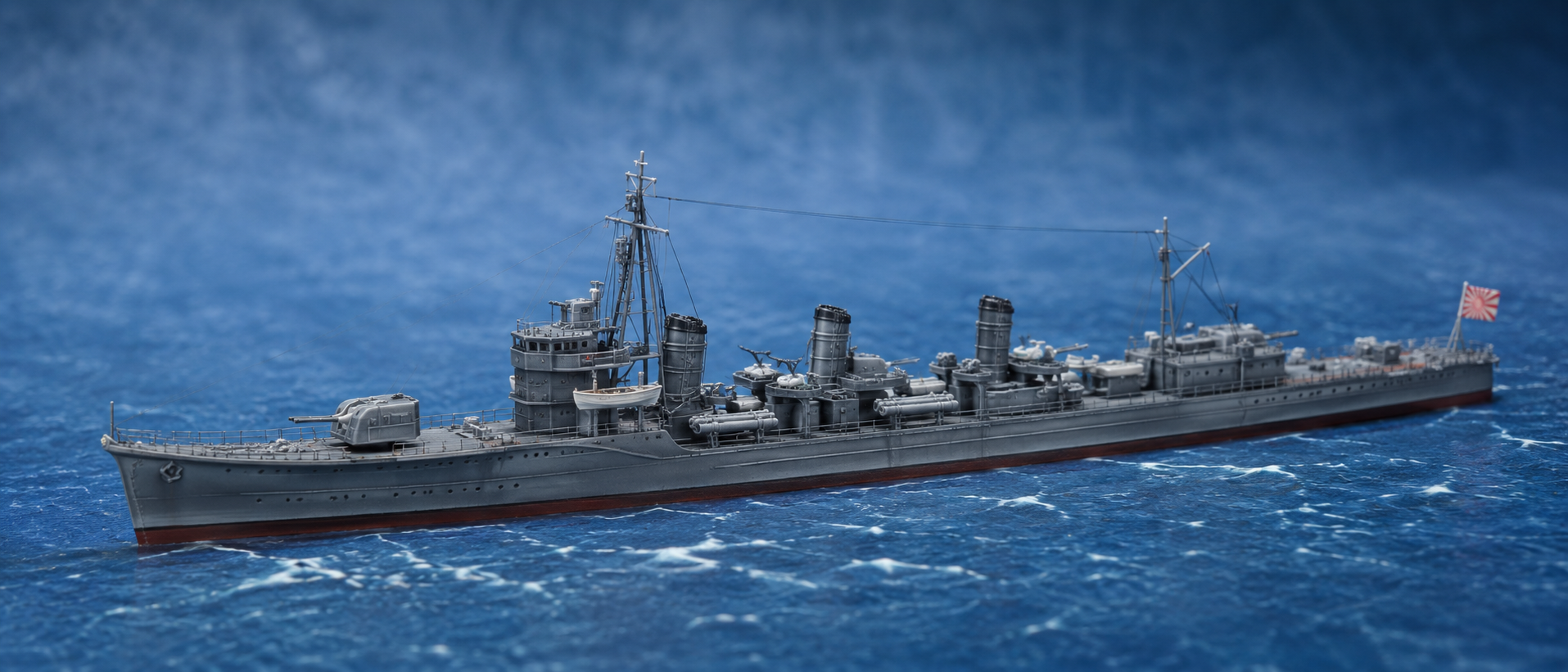 陽炎型駆逐艦の模型と海をイメージした落ち着いた質感の青い背景